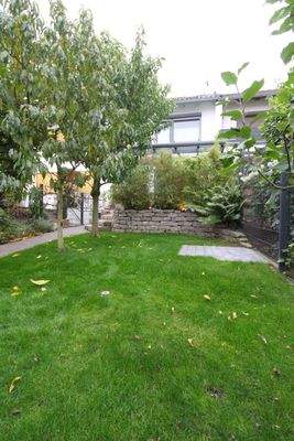 Garten Richtung Terrasse.JPG