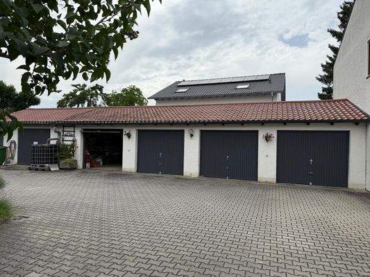 Garage - Immobilien Baumeister Neuburg.jpg