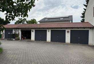 Garage - Immobilien Baumeister Neuburg.jpg