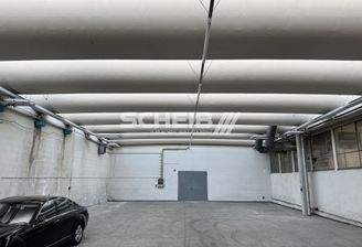 Halle mit Betonboden