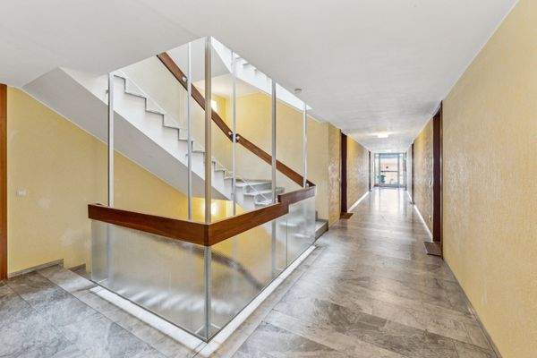 Treppenhaus mit Lichtkuppel