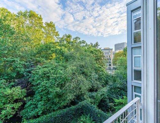 Wohnzimmerblick ins Grüne.jpg