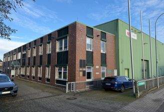 mit Verwaltungsbüro