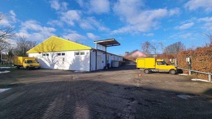 Außenansicht/ Stellplätze