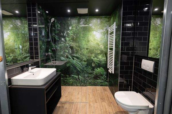 Musterapartment_Bad FRA.jpg