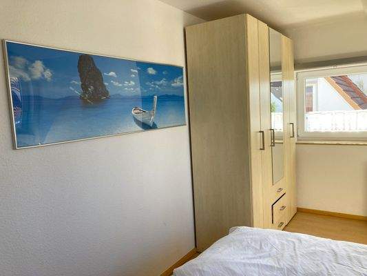 Schlafzimmer 1 Schrank.jpg