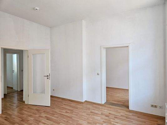 Wohnzimmer, mit Nebenraum.jpg