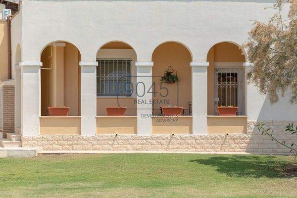 Prestige-Immobilie mit Gästehaus und weitläufigem Grundstück im Süden Sardiniens