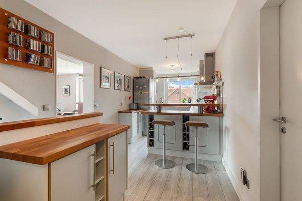 Sicht von Eingangsflur zur offenen Küche