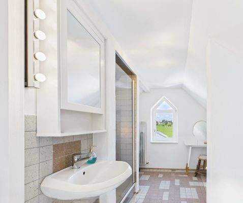 Badezimmer DG Hauptwohnung