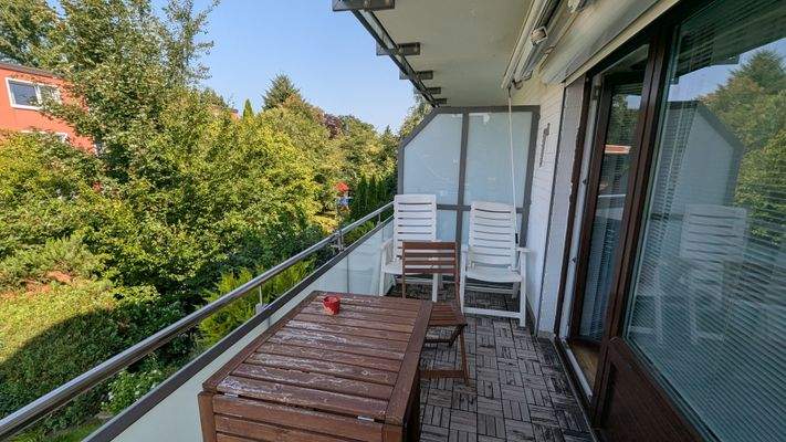 Balkon mit Blick ins grüne
