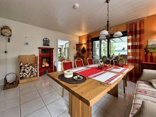 Esszimmer EG mit Kachelofen