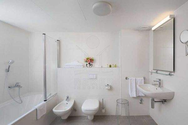 Lichtdurchflutet und modern