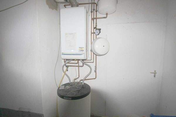 Neuewertige Gaszentralheizung von De Dietrich, BJ 2020