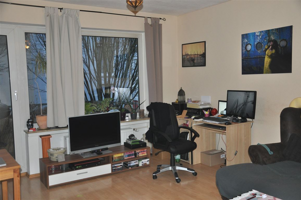 Wohnzimmer mit Balkon