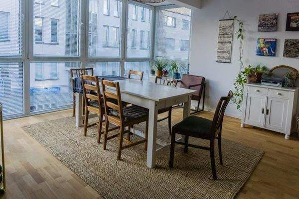 Wohnzimmer mit verglastem Erker