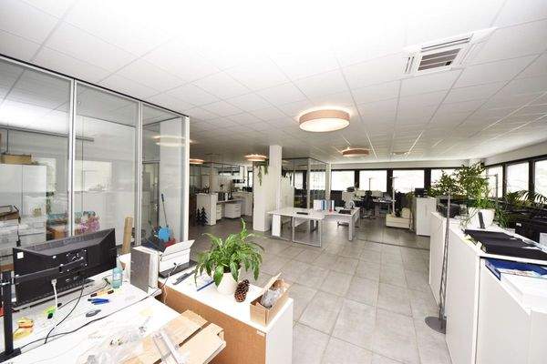 Weitere offene Bürofläche