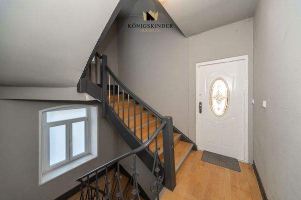 Gepflegtes Treppenhaus – harmonische Verbindung von Altbaucharme und moderner Gestaltung