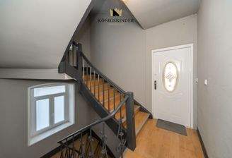 Gepflegtes Treppenhaus – harmonische Verbindung von Altbaucharme und moderner Gestaltung