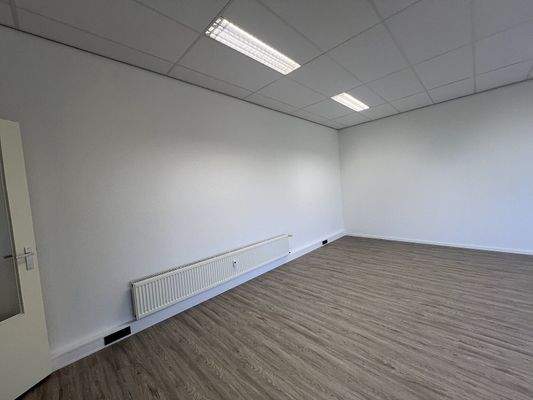 Büroraum (2)