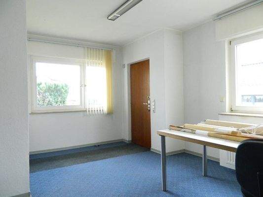 zwei Büroräume u.sep. WC 