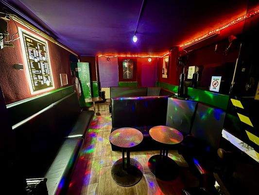 Moderne Lounge mit Sitzbereichen