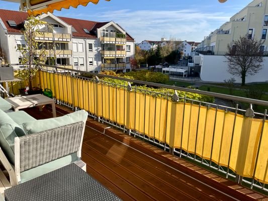 Balkon mit Ausblick in den Innenhof nach Süd-Ost