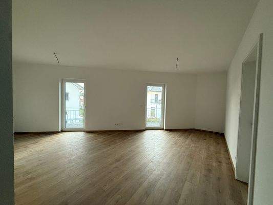 Offener Raum mit Zugang Balkon Obergeschoss (1).jp