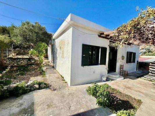 Kreta, Pachia Ammos: Teilweise renoviertes Haus mit Garten zu verkaufen