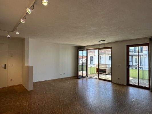 Das großzügige Wohnzimmer