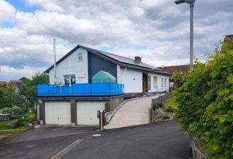 Ansicht Haus & neu gestaltete Auffahrt 