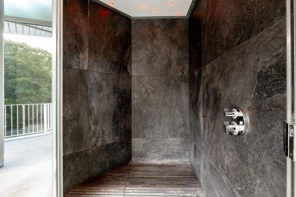 Doppel-Regendusche mit Dampfsauna