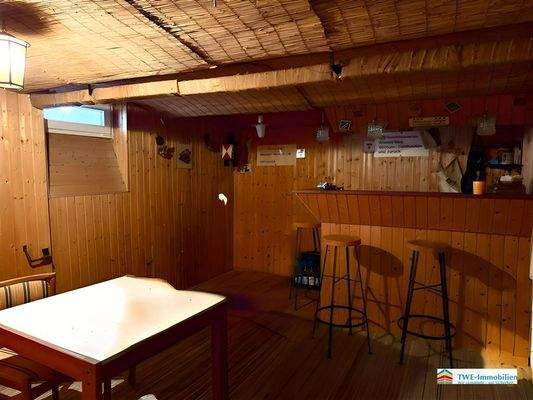 gemütliche Kellerbar