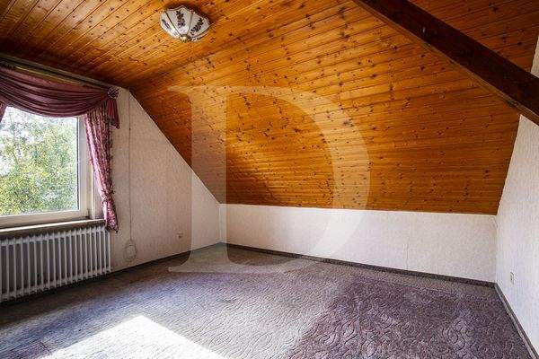 Zimmer eins im Dachgeschoss