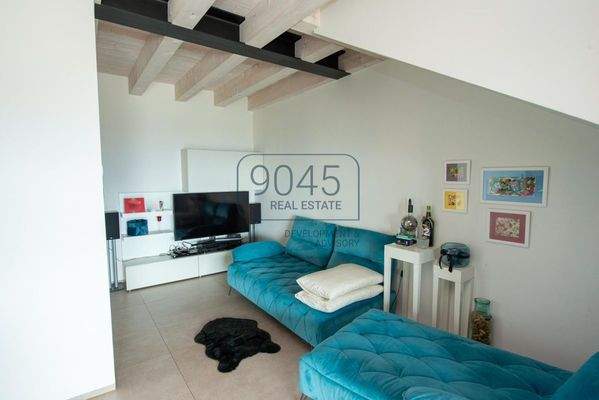 Eckreihenhaus-Villa mit großem Garten in Castion Veronese - Gardasee