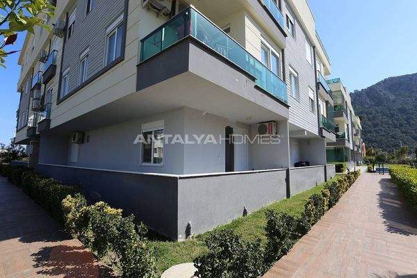 3-Bedroom Duplex Flat with Terrace near the Beach in Konyaaltı