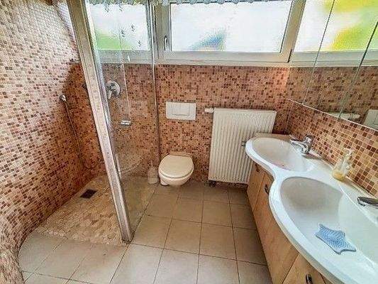 Duschbad EG Hauptwohnung