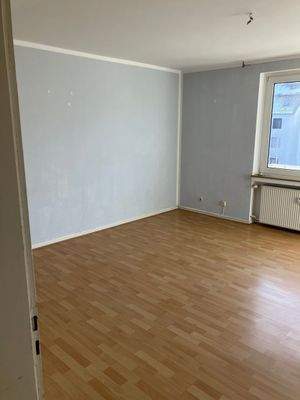 Leeres Wohnzimmer mit Fenster