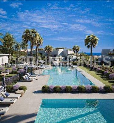 Coastal Houses with Solariums and Pool in Malaga