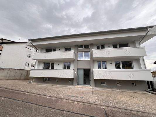 Vorderansicht Gebäude.jpg