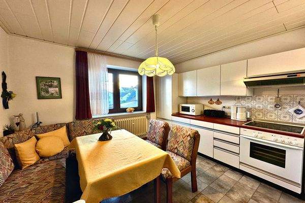 Küche mit Essbereich