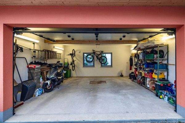 große Doppelgarage
