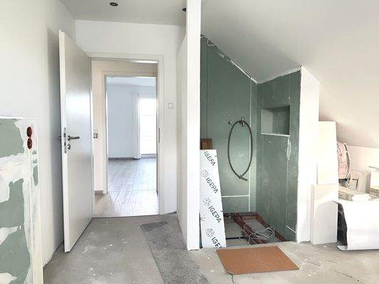 ....mit großer Dusche