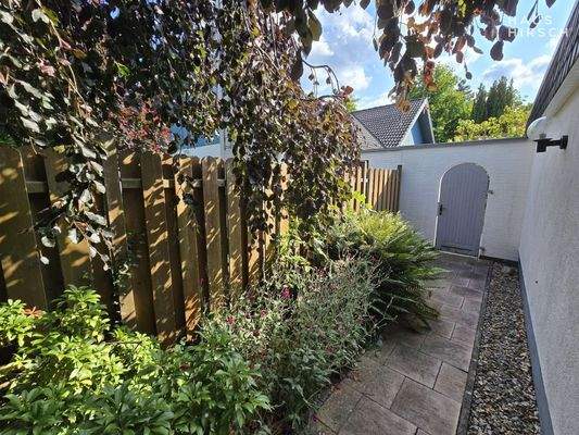 Zugang zum rückwärtigen Garten