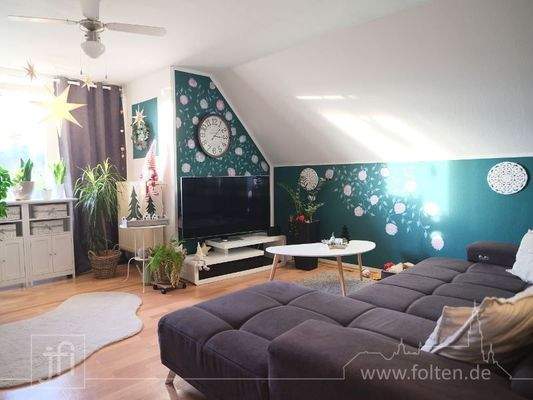 lichtdurchfluteter Wohnbereich