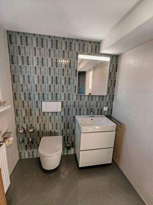 Bad Waschtisch und WC