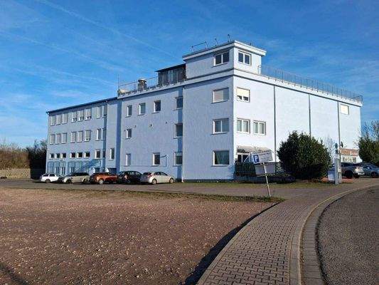 Außenansicht inkl. Grundstück.jpg