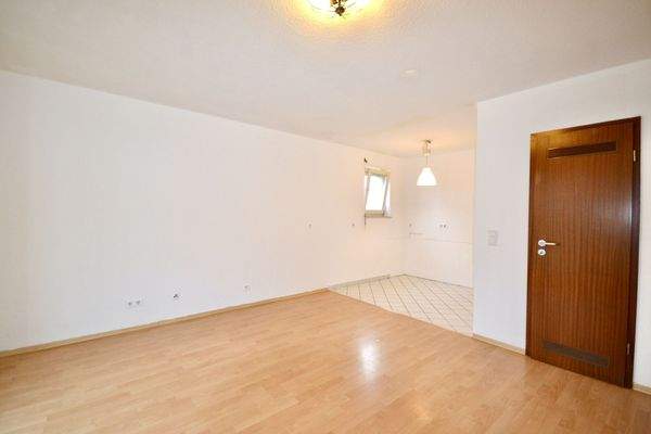 Wohnzimmer mit Blick zur Küche