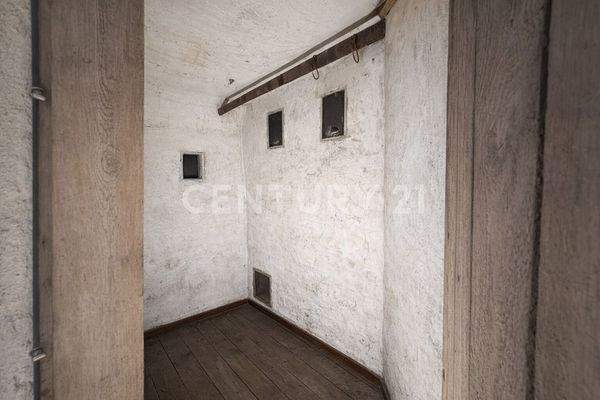 Raum Dachgeschoss Räucherofen Innen