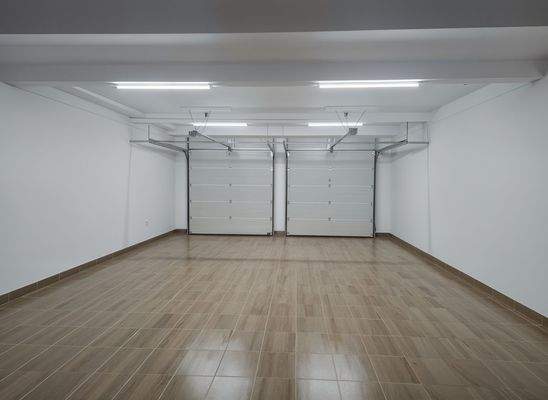 Garage [rechts/vordere Seite]